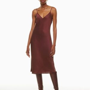 NWT ARITZIA WILFRED ONLY SLIP MIDI DRESS
in SPICED BURGUNDY